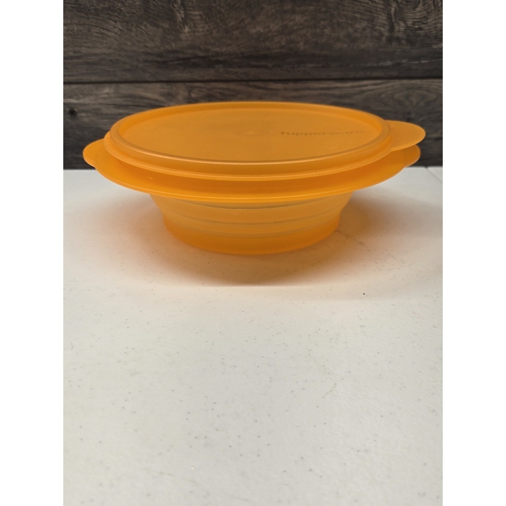 TUPPERWARE 4 Cup / 950ml FLAT-OUT Microwave Bowl #5453A & Seal #5455A Orange